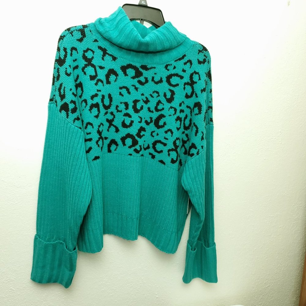 Nine West Sweater Size L NWT Blue Green Black Animal Print Pull Over SOFT